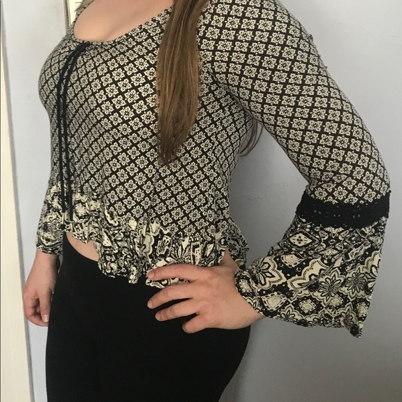 🌸 Mudd Boho blouse - Picture 2 of 8